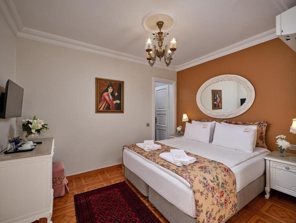 Панорама Hotel 1207 Sultanahmet (ex. 1207 Hotel, Hotel 1207 Special Class Sultanahmet, Alzer Hotel, Alzer Hotel Butik) 4*