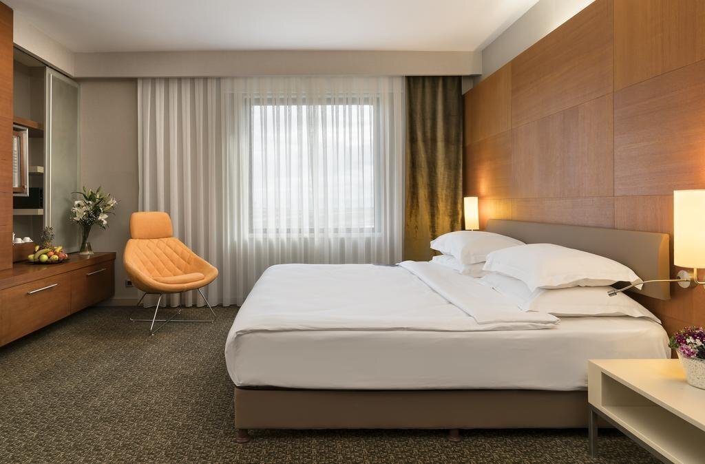 Апартаменты Radisson Blu Conference & Airport 5*