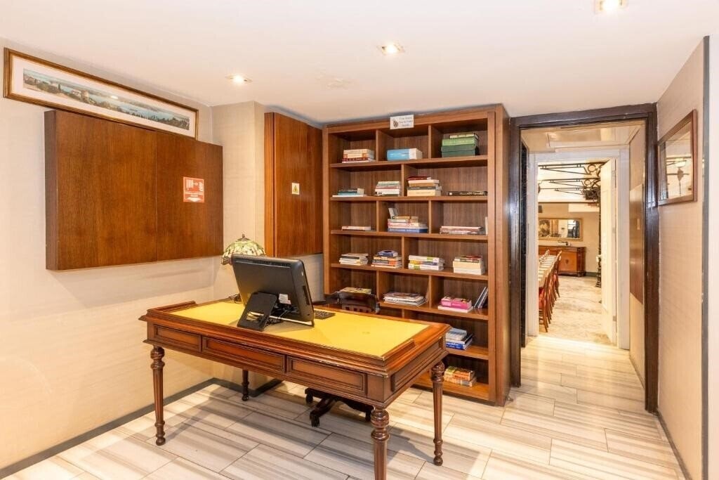 Панорама Pera Tulip Hotel (ex. Tulip by Molton Hotels, Tulip Pera) 4*