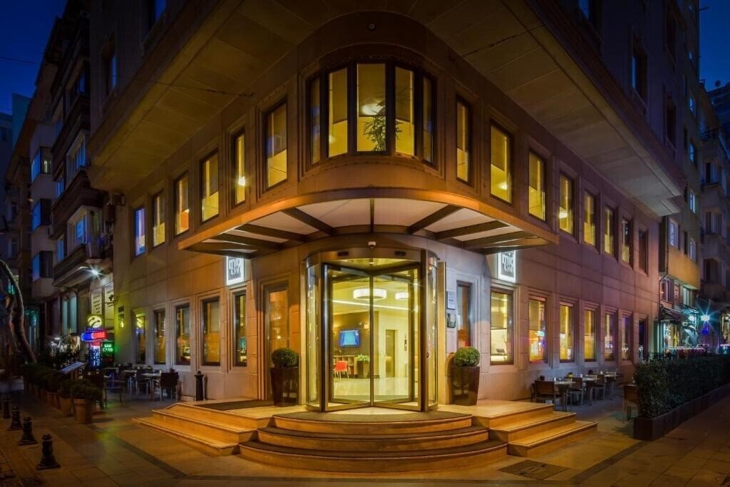 Апартаменти Midtown Hotel 4*