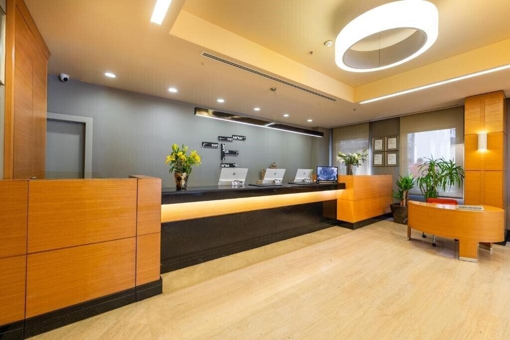 Панорама Midtown Hotel 4*