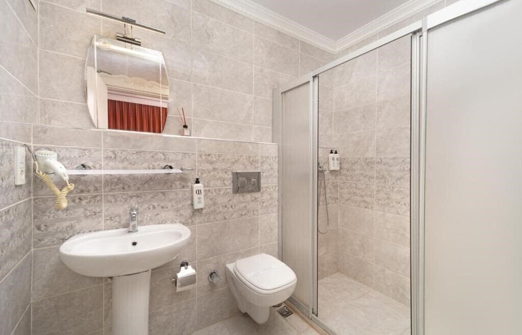 Вид Deluxe Newport Hotel 3*