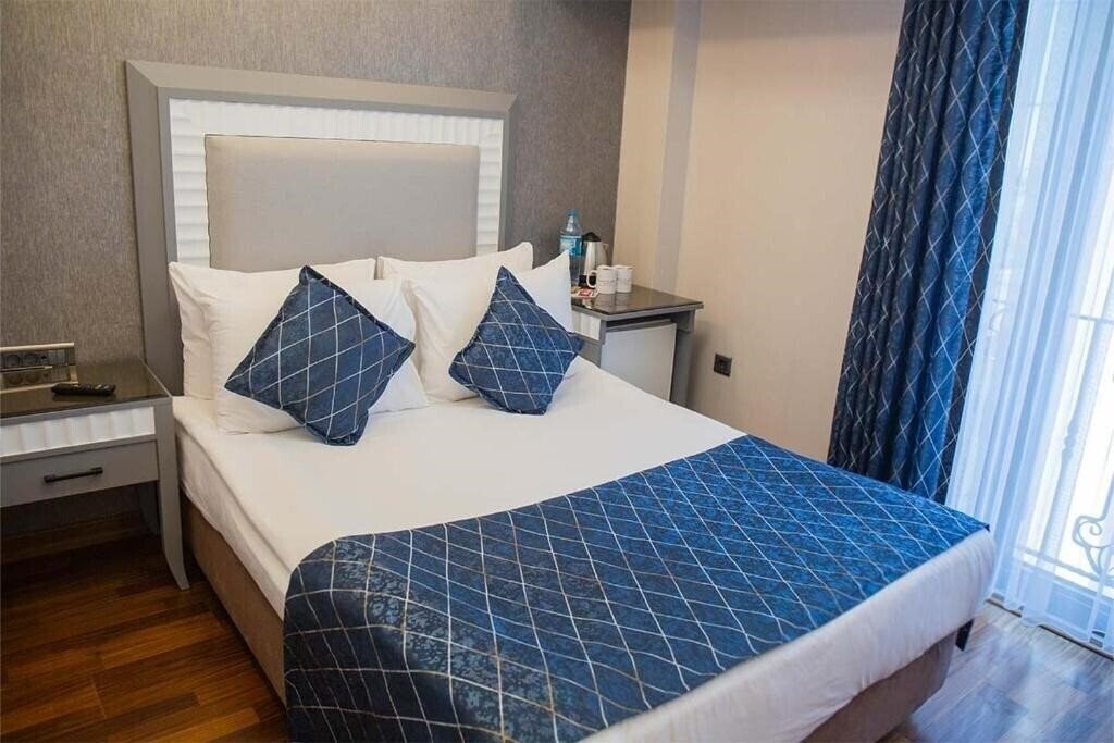 Панорама Mineo Park Hotel (ex. Nova Plaza Park, Manesol Boutique Taksim Hotel) 4*