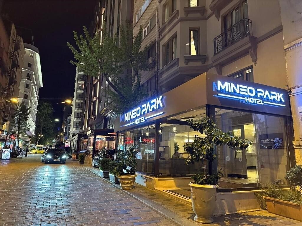 Территория Mineo Park Hotel (ex. Nova Plaza Park, Manesol Boutique Taksim Hotel) 4*