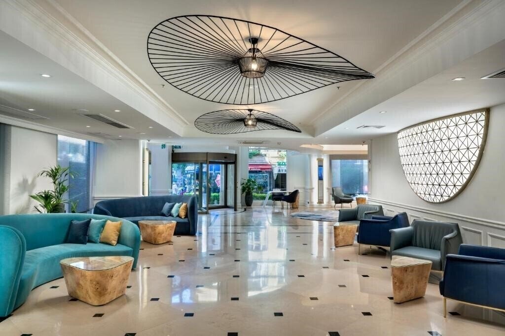 Панорама Larespark Hotel 4*