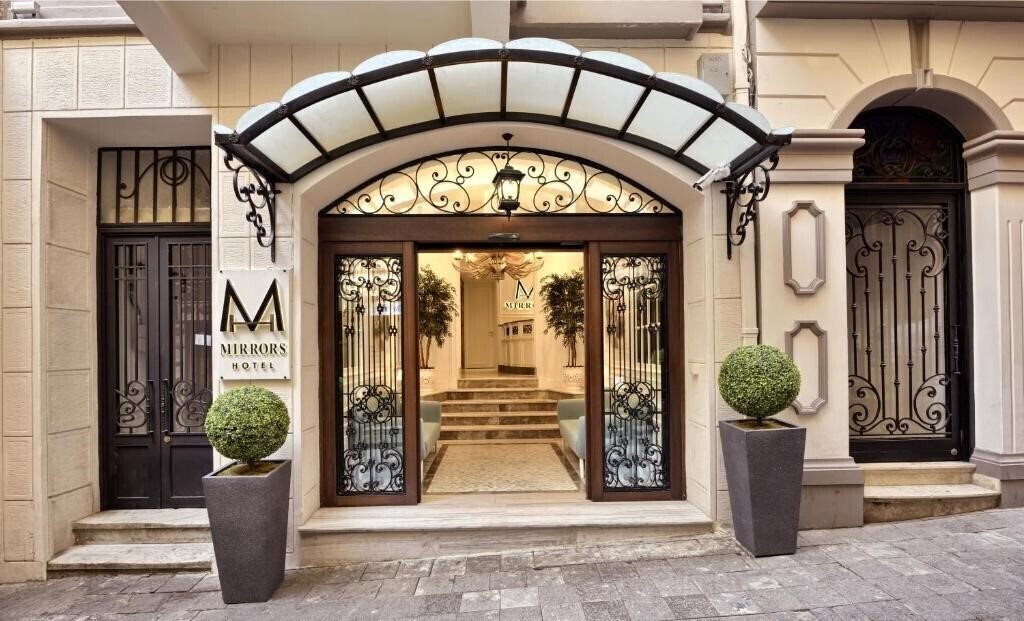 Изображение Mirrors Hotel 4*
