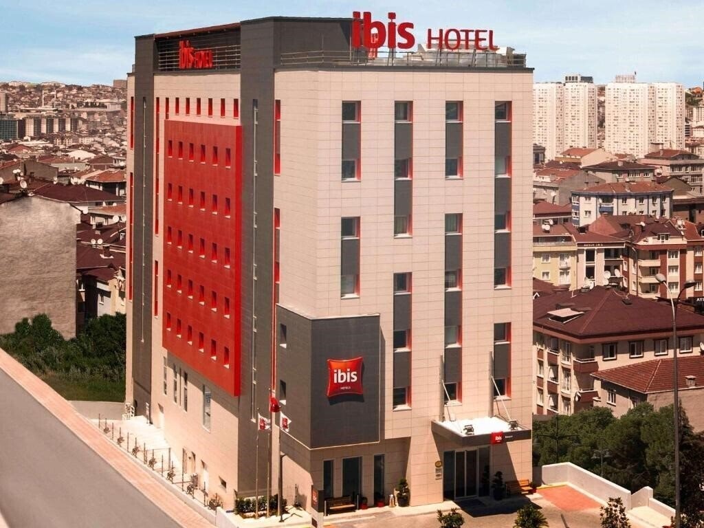 Территория Ibis Istanbul Esenyurt 3*