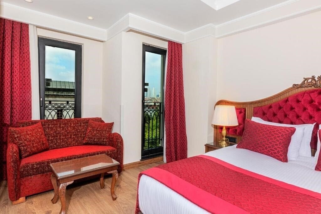 Территория Mukarnas Pera Hotel 4*