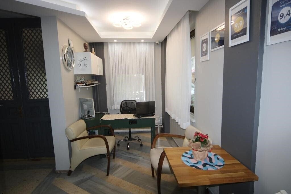 Панорама Hotel Taksim Home (ex. Away Suites Boutique, Uslan Residence) 3*