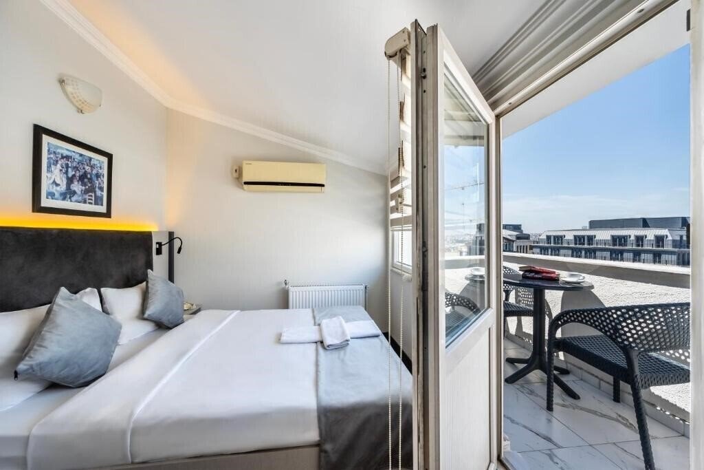 Вид Taksim Trust Hotel 3*