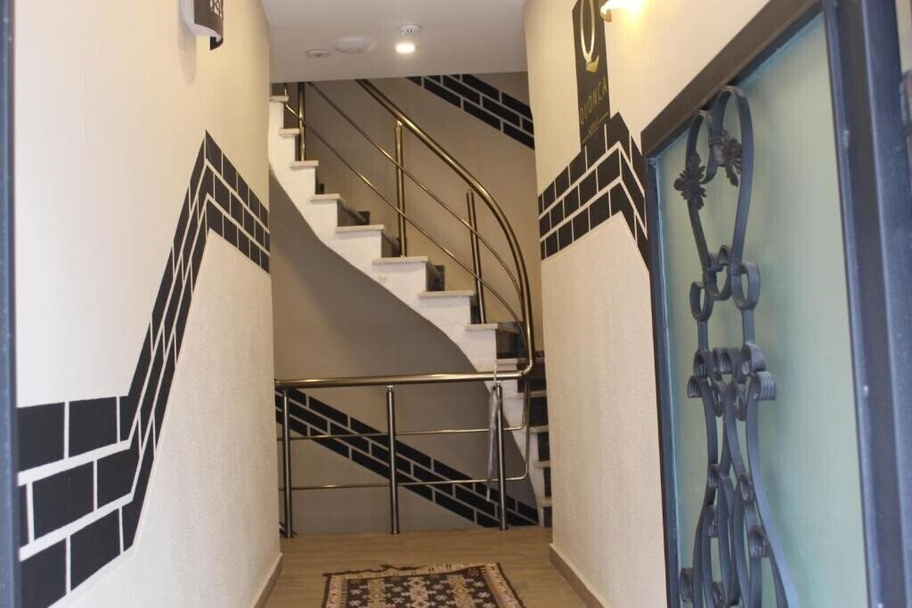 Апартаменти The Lola Hotel 3*