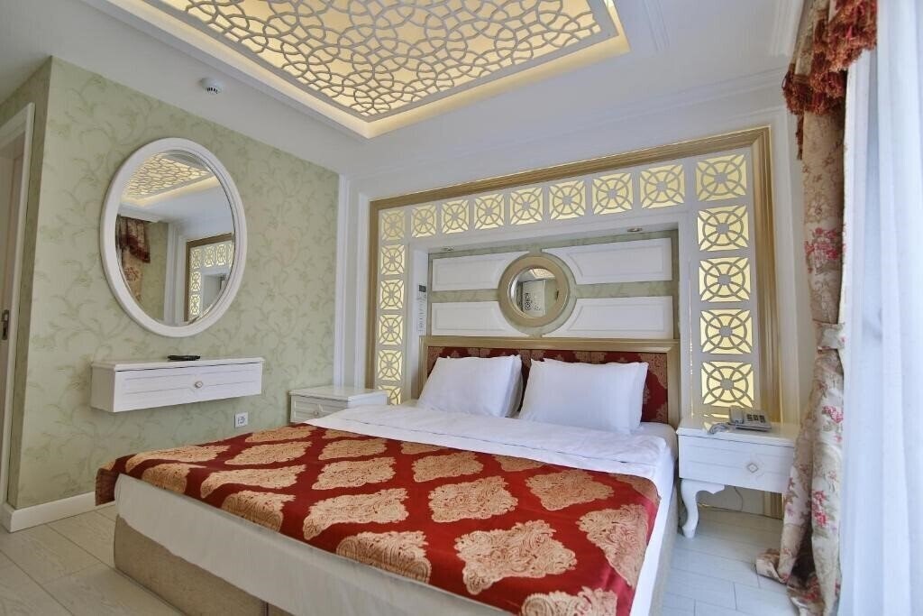 Апартаменты Hotel Queens Land (ex. Queensland) 4*