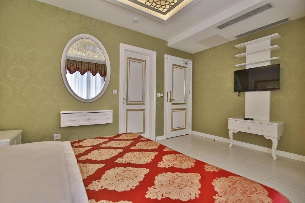 Панорама Hotel Queens Land (ex. Queensland) 4*