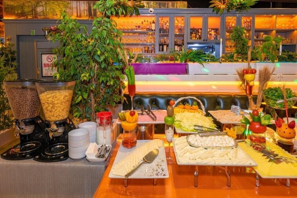 Территория Alpek Hotel 3*