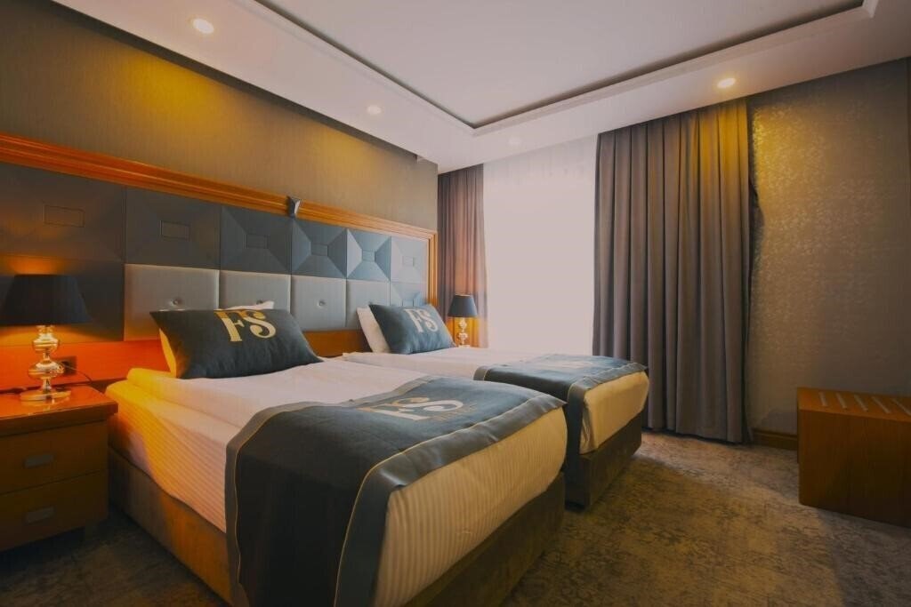 Панорама Four Seven Hotel 3*