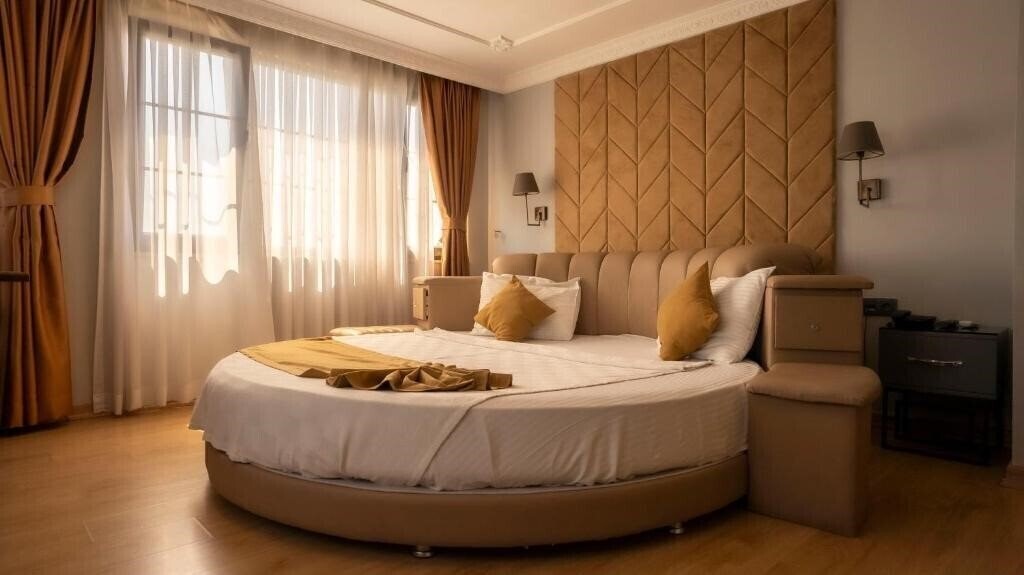 Вид Farina Hotel by Cigno (ex. Farina Hotel) 4*