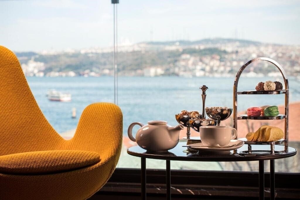 Вид Metropolitan Hotel Bosphorus 5*