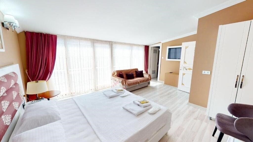 Вид The Wolf Hotel 3*