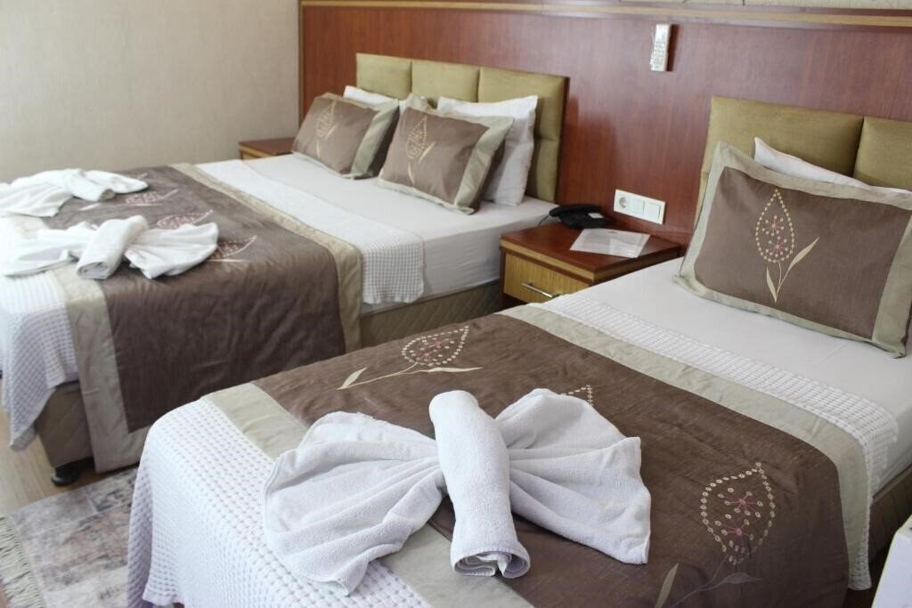 Территория Hermanos Hotel (ex. Hermanos Hotel Aksaray, Alahan) 3*