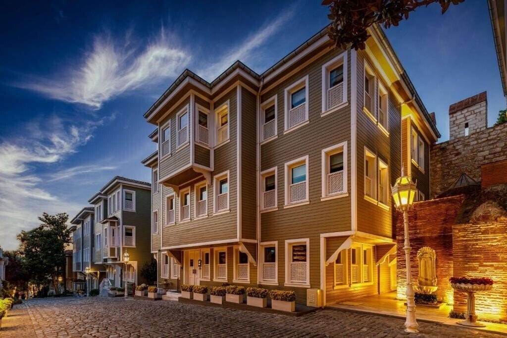 Територія Hagia Sofia Mansions Istanbul, Curio Collection By Hilton 5*