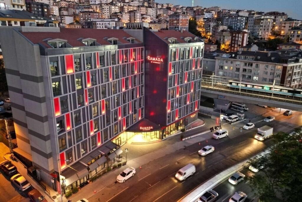 Вид Ramada By Wyndham Istanbul Alibeykoy 4*