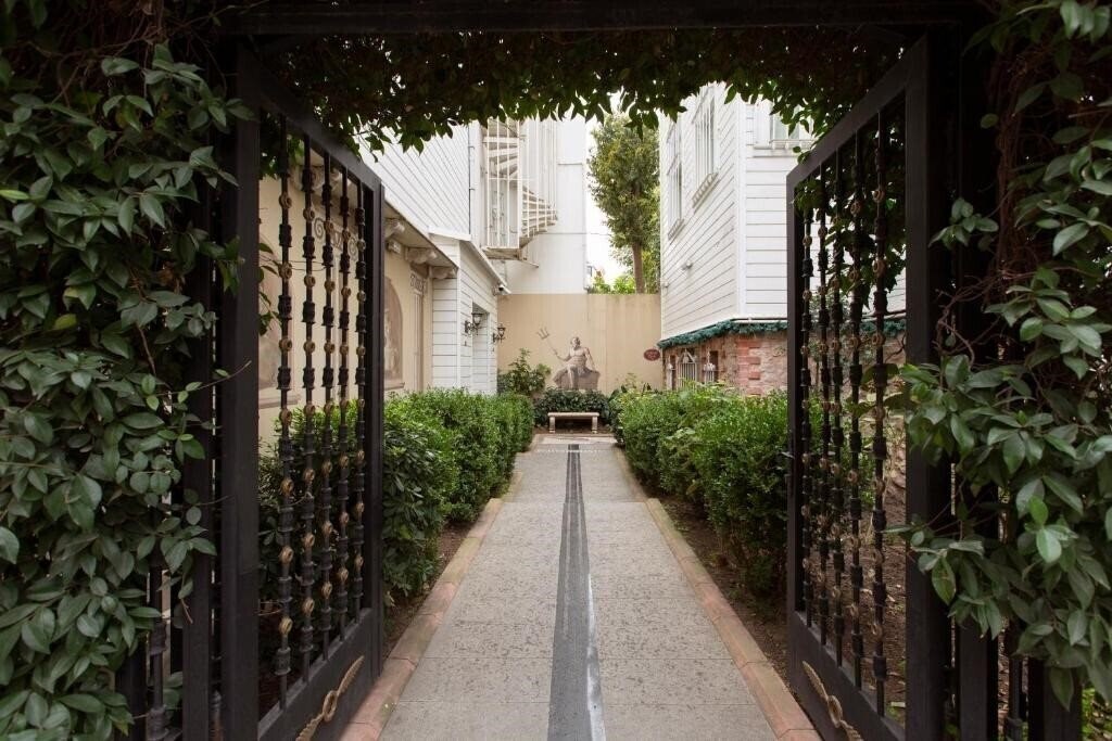 Вид Sultanahmet Premist Boutique Hotel 3*