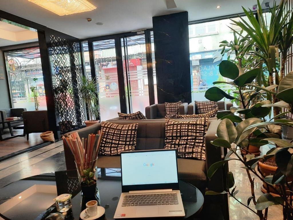 Территория Pell Palace Hotel & SPA 3*