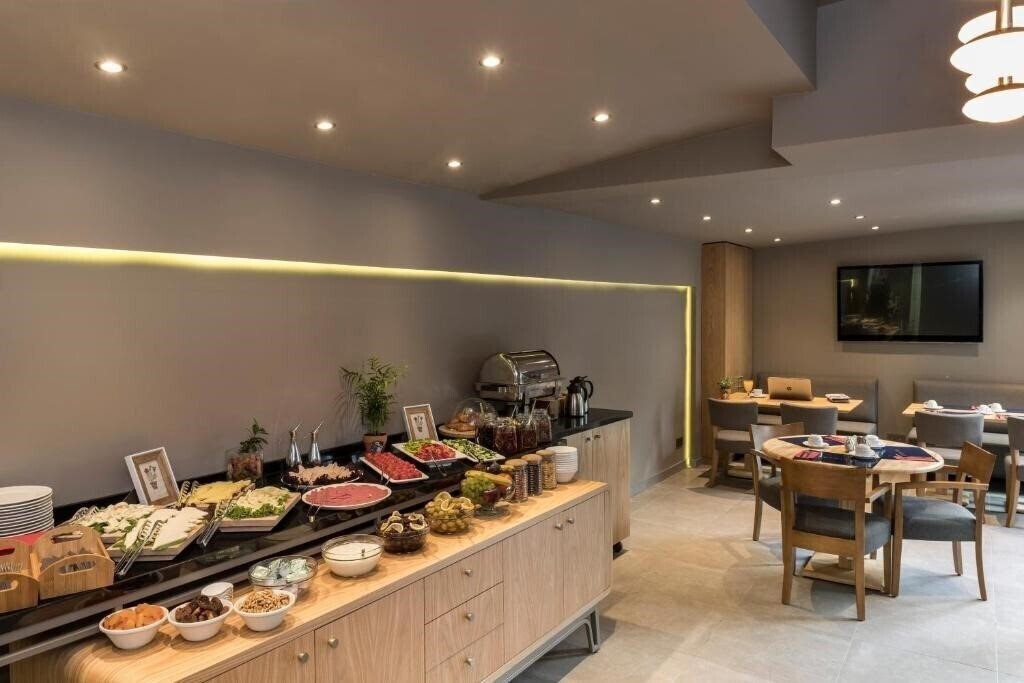 Апартаменты Upsuites Hotel (ex. L'onde Business Suites) 4*