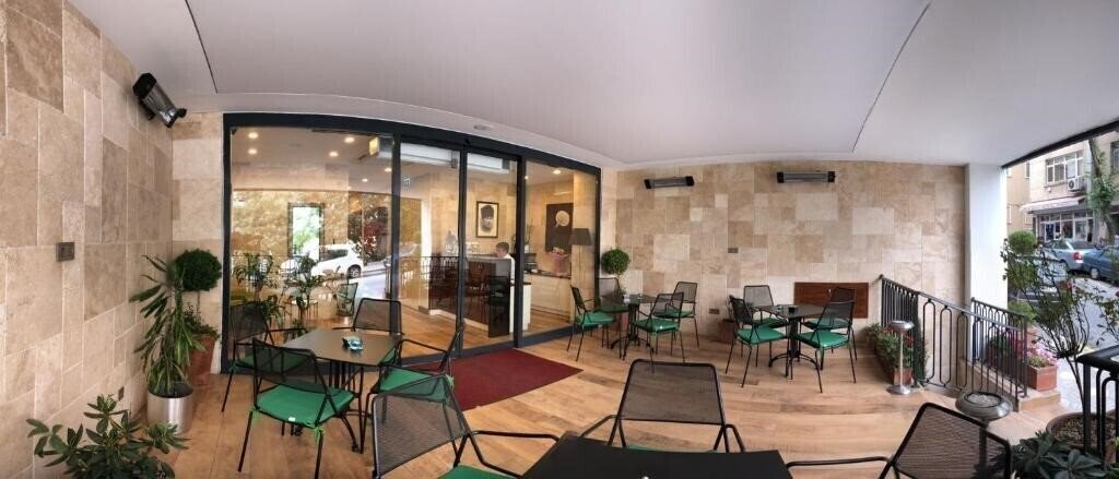 Апартаменты The White Orient Hotel 4*