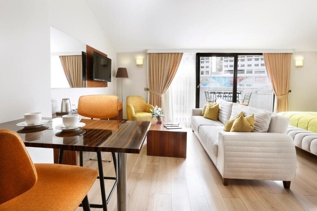 Изображение The White Orient Hotel 4*