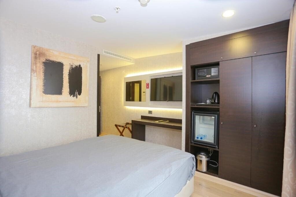 Панорама Milord Hotel 4*