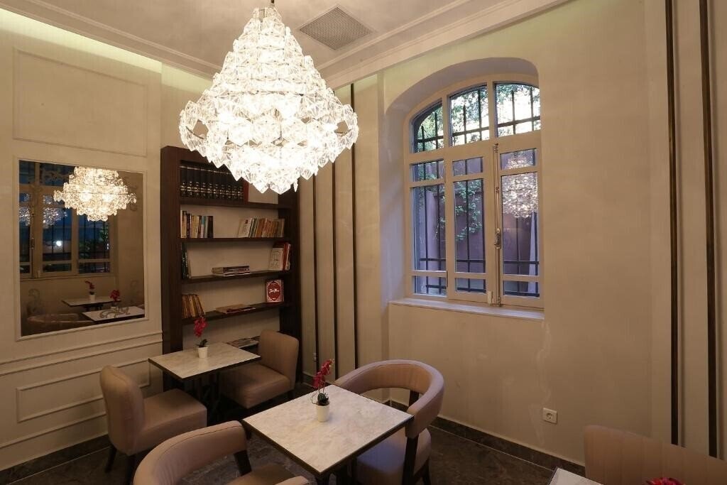 Территория Fuga Suites (ex. Fuga Hotel Constantinidis, Fuga Design Apartments) 4*