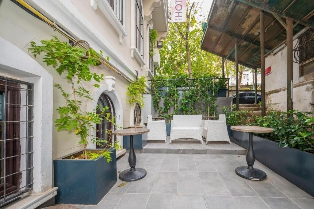 Фотографія Juno Hotel Taksim 2*