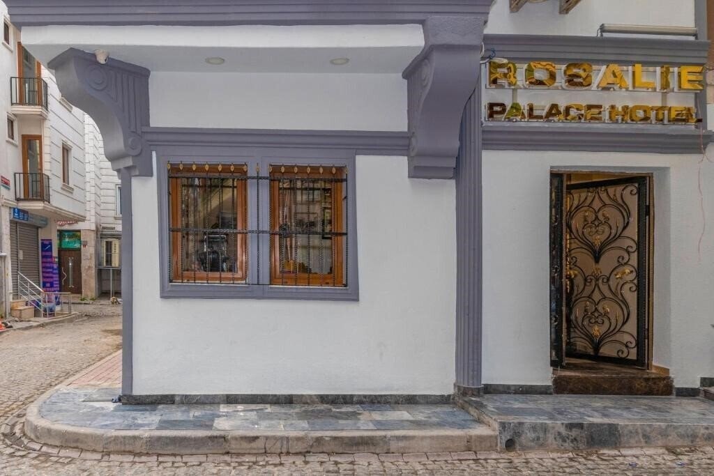 Апартаменты Rosalie Palace 2*