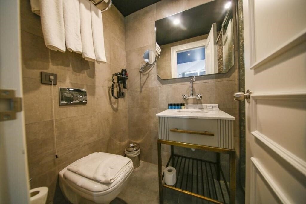 Фотографія Royal Tophane Hotel 3*