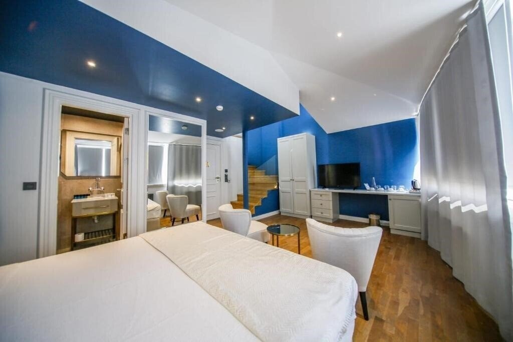 Панорама Royal Tophane Hotel 3*