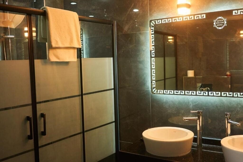 Апартаменти Seven Dreams Hotel 4*