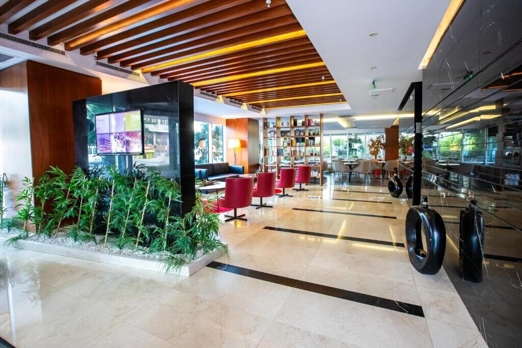 Территория Ramada Encore By Wyndham Istanbul Kartal 5*