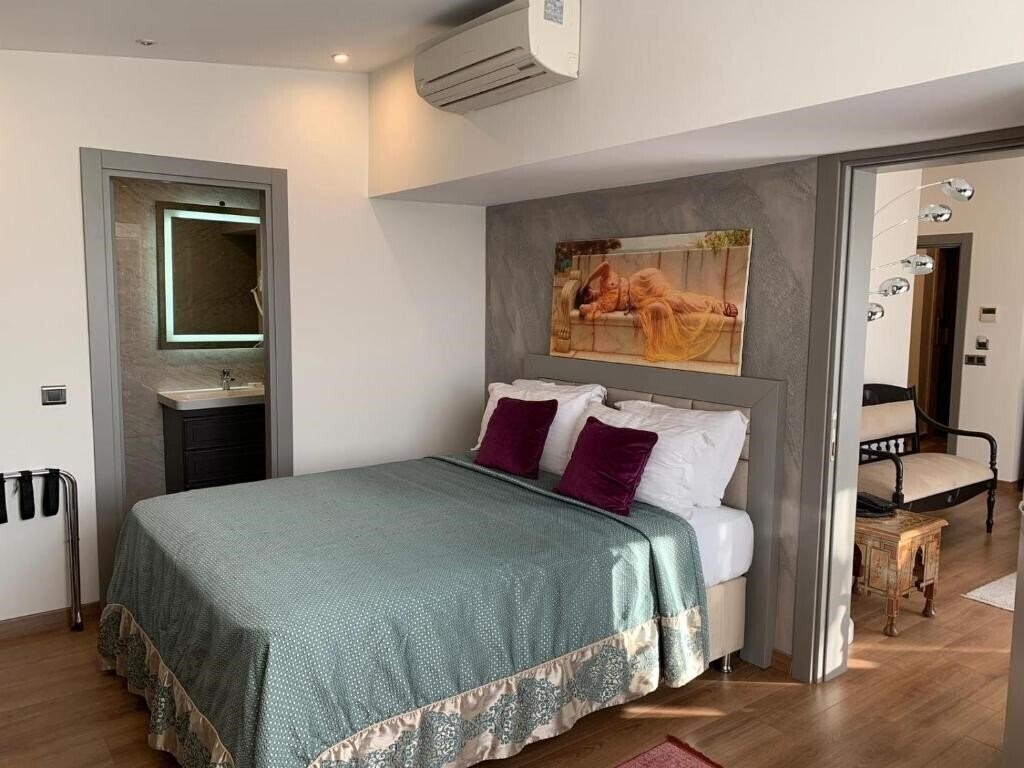 Фото Regency World Suite & Hotel 4*