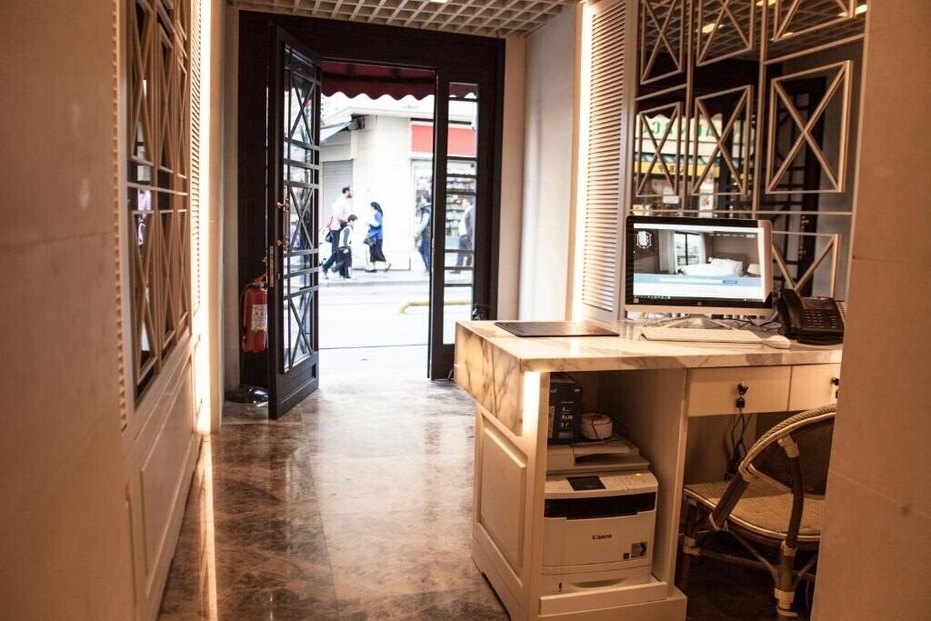 Вид Old Port Hotel 3*