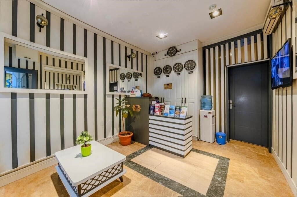 Фотография La Pazza Suites 3*