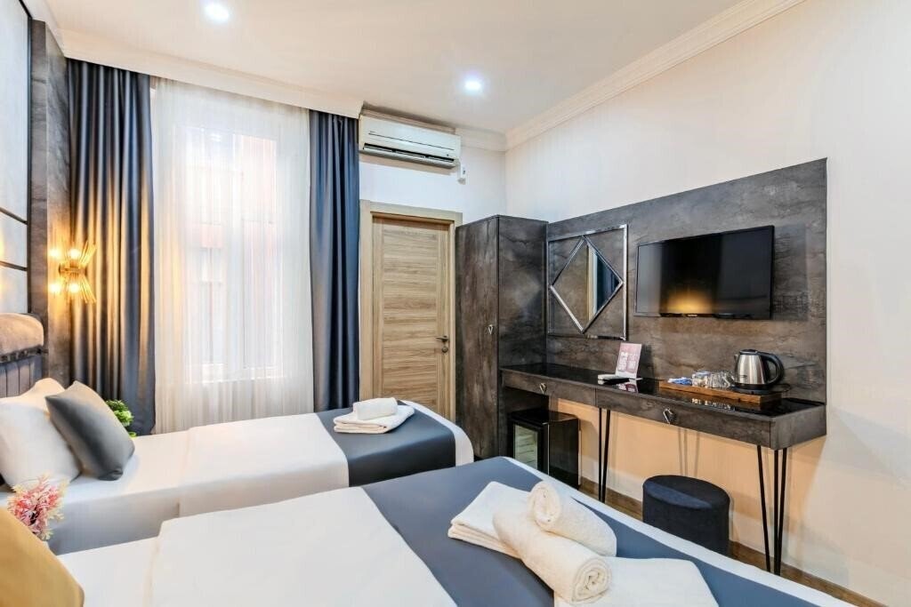 Вид La Pazza Suites 3*