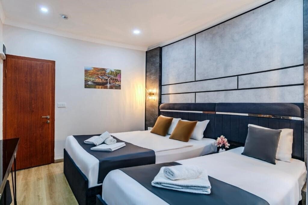 Апартаменты La Pazza Suites 3*