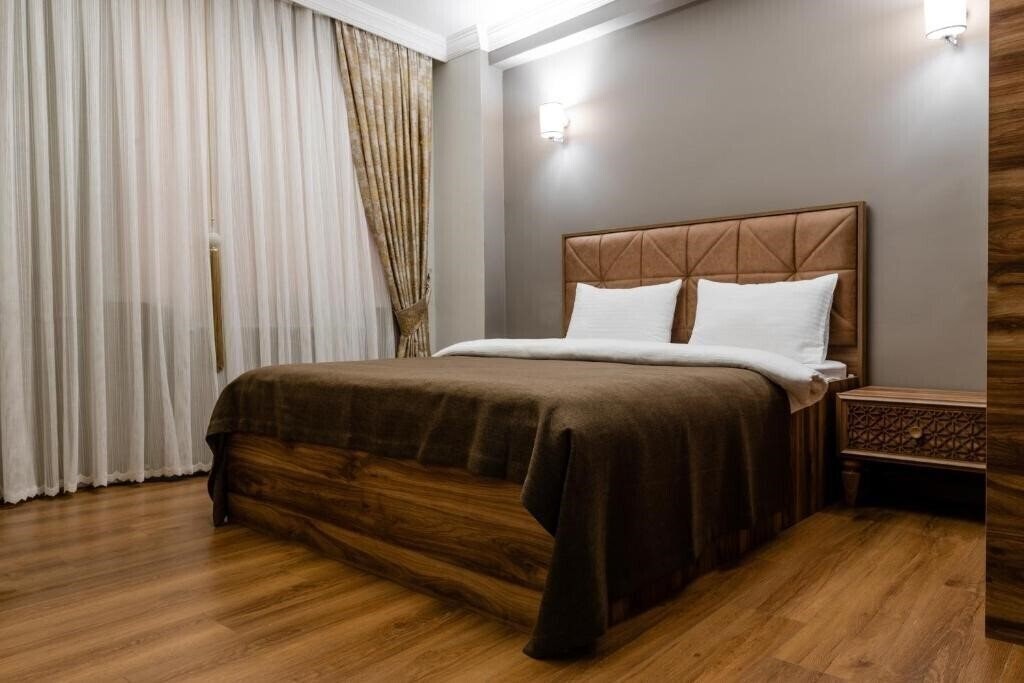 Панорама Madame Roza 2*