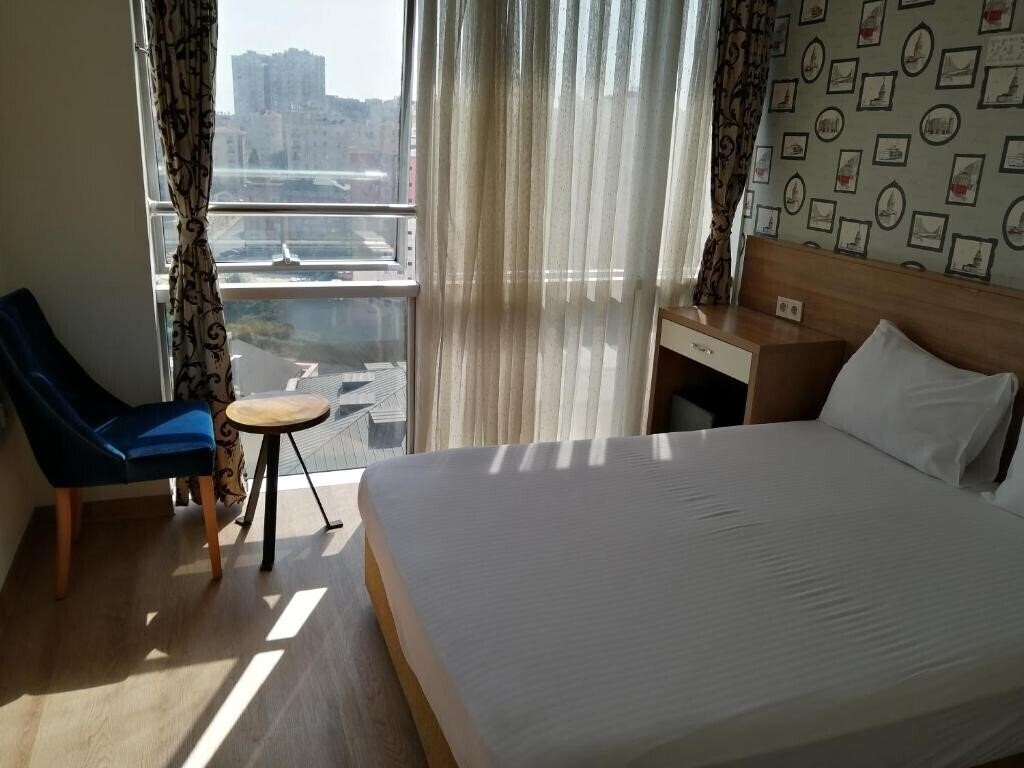 Отель Nice Royal Hotel 3*