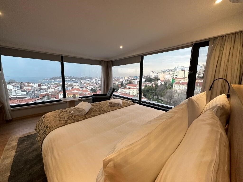 Отель Louis Rooms 4*