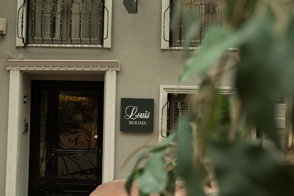 Вид Louis Rooms 4*
