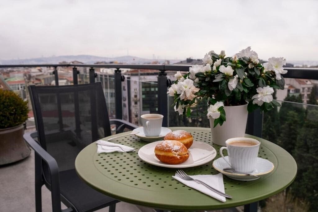 Территория Numi Hotel 5*