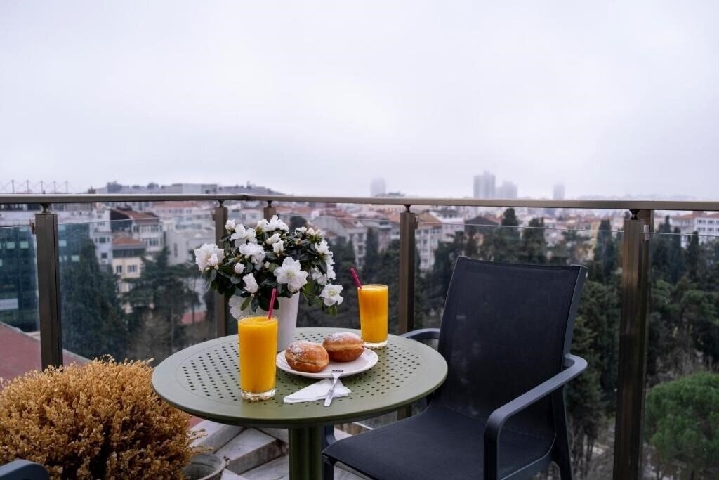 Вид Numi Hotel 5*
