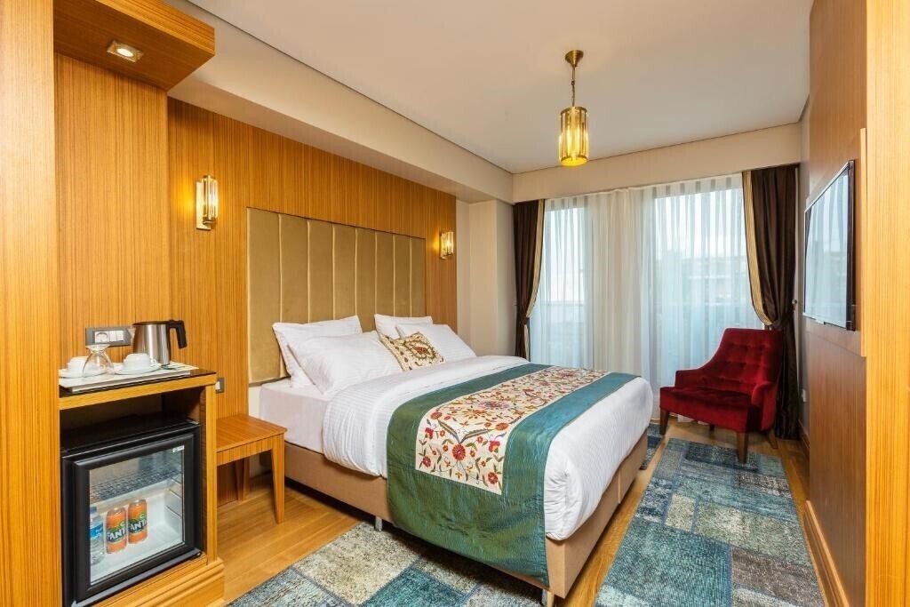 Фото Obelisk Hotel & Suites 3*